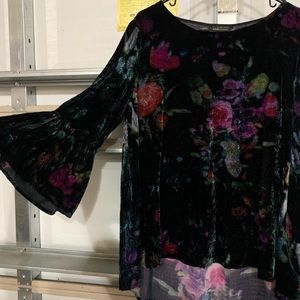 Velvet bell sleeves top size Medium